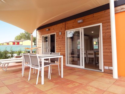 Luxuscamping - Kochmöglichkeit - Caorle - Centro Vacanze Pra`delle Torri Lodge Openspace A auf Centro Vacanze Pra`delle Torri